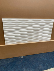 Frézovaný obklad steny + lakovanie