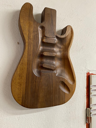 Maketa gitary z CNC frézy