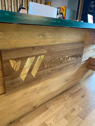 Recepčný pult s logom